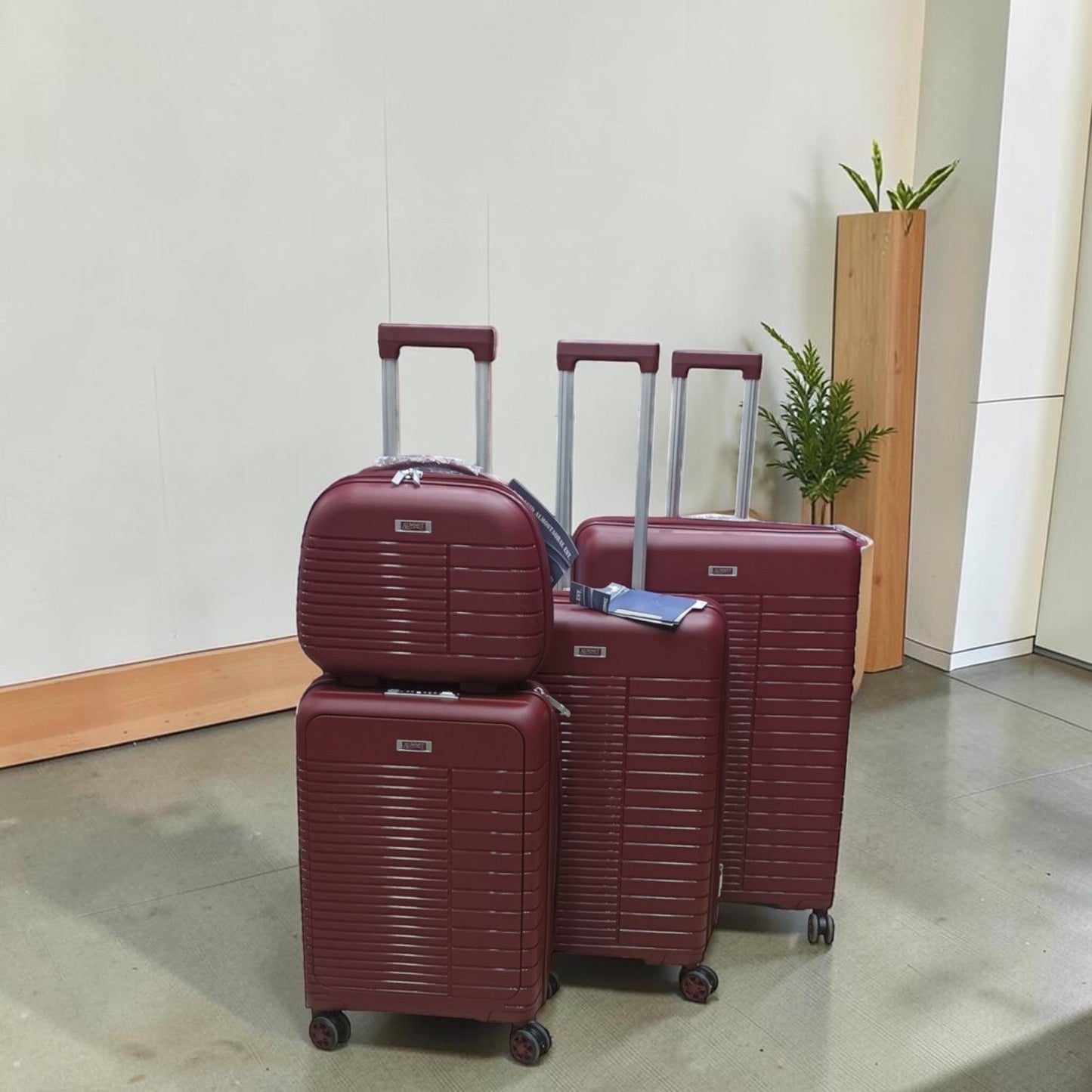 Summit Luggage Elite –