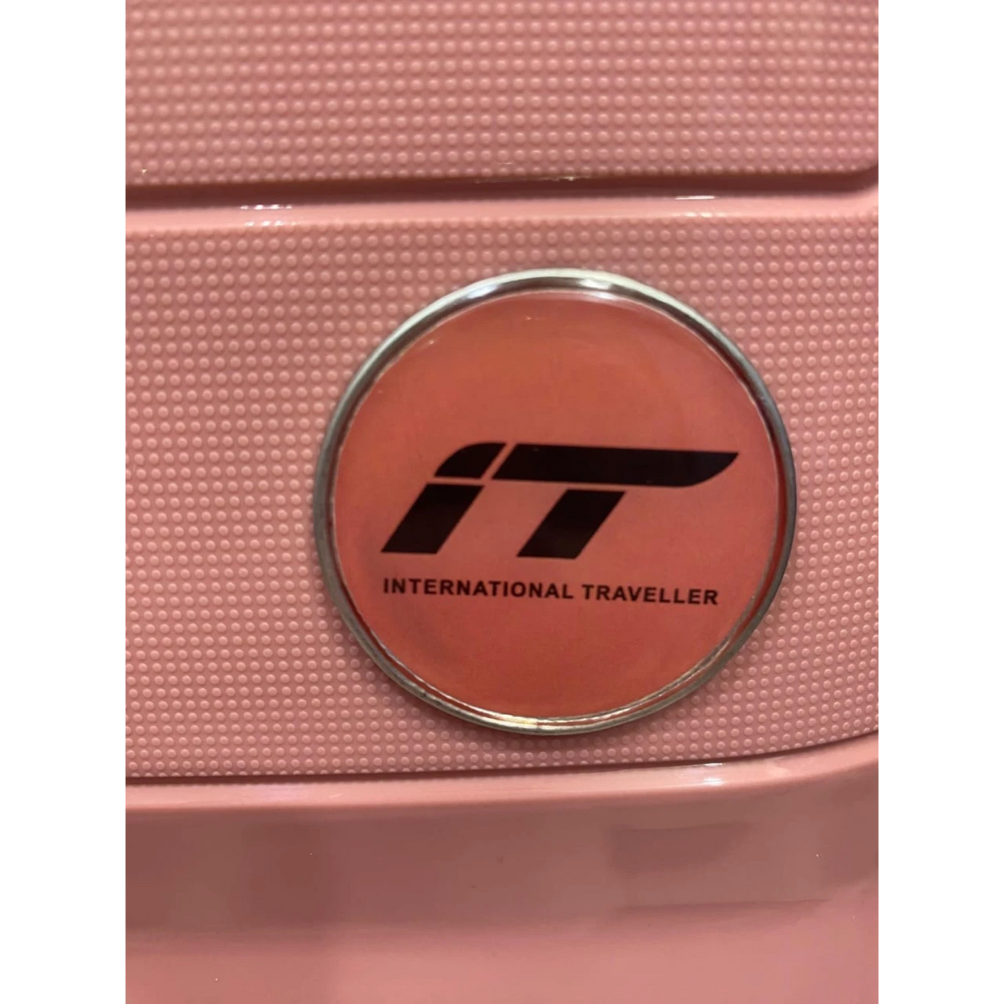 IT Luggage – Collection I