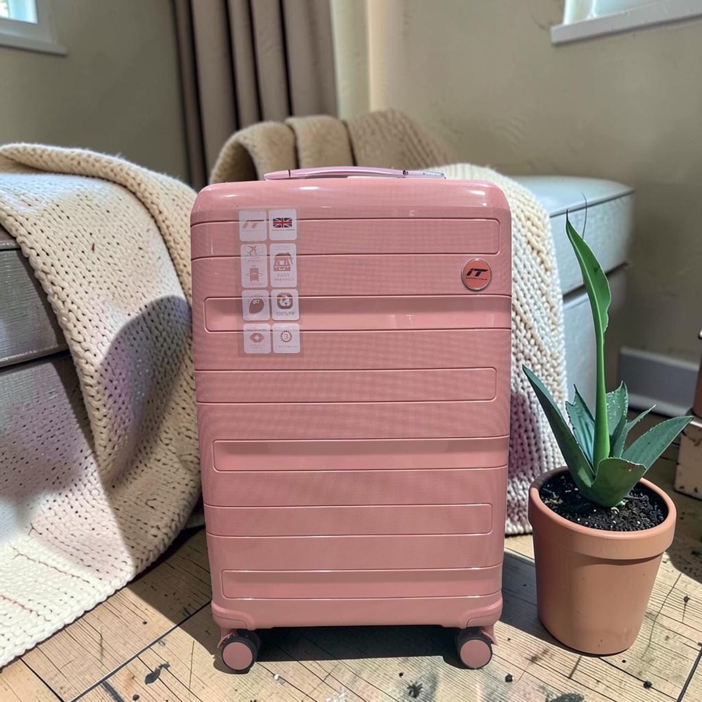 Fixed Price Shop pink IT pp luggage with antitheft zipper and TSA lock, expandable for extra space.