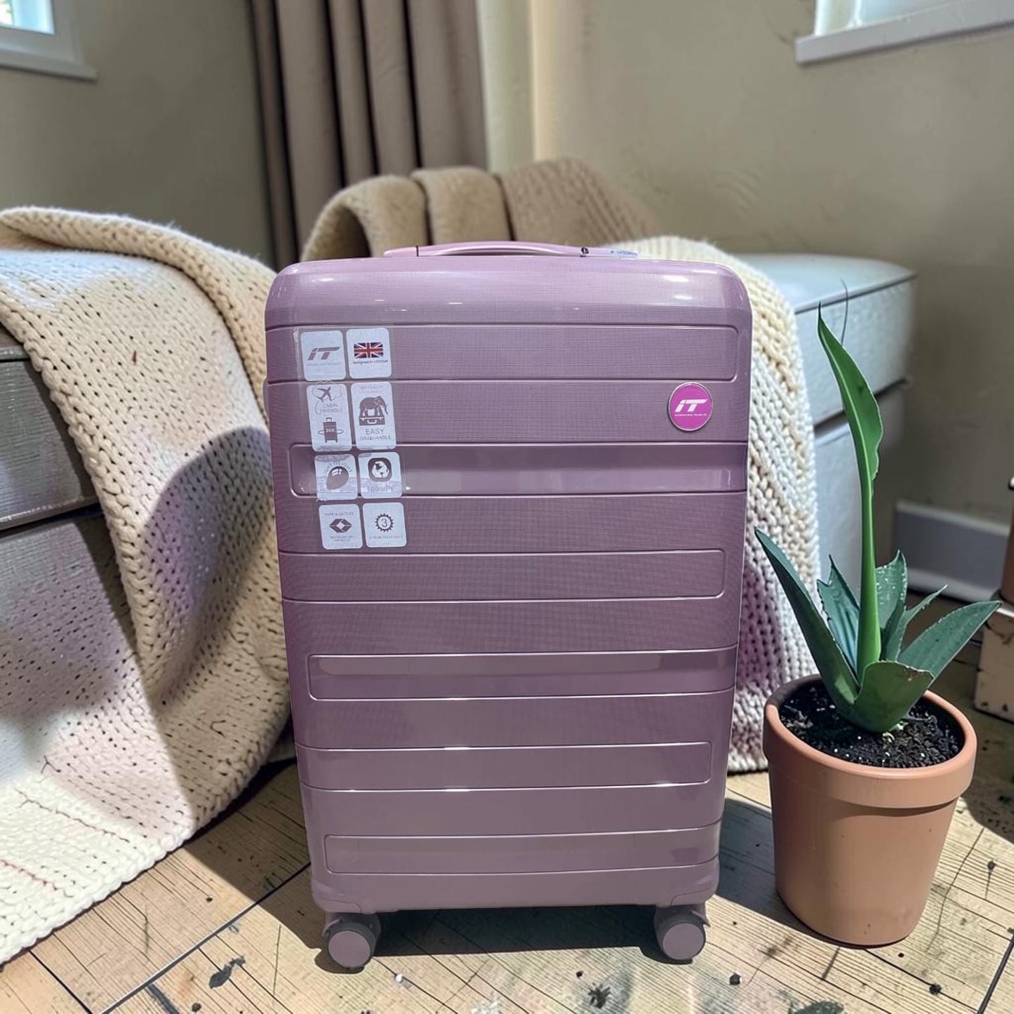 Fixed Price Shop purple IT pp luggage with antitheft zipper and TSA lock, expandable for extra space.